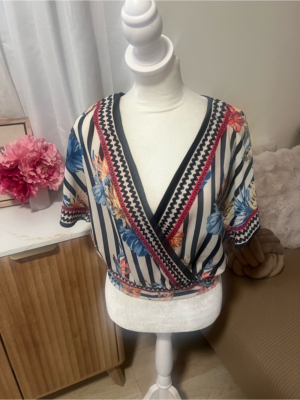 Flying tomato cropped blouse